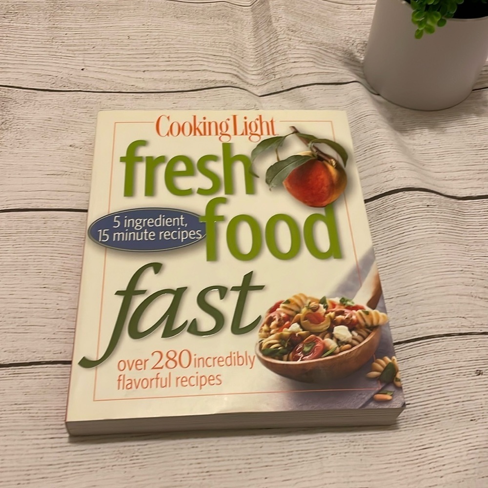 EUC Cooking Light Cookbook - Fresh Food Fast. Like New condition - Picture 1 of 5